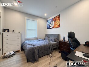 64 North Beacon St, Unit 1 in Boston, MA - Foto de edificio - Building Photo