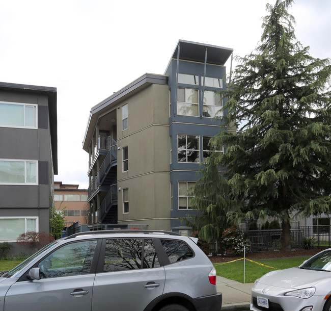 1076 W 11th Ave in Vancouver, BC - Building Photo - Primary Photo