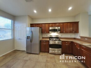5947 Varese Dr in Las Vegas, NV - Foto de edificio - Building Photo