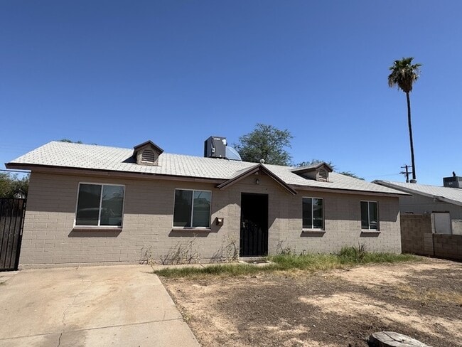 property at 6847 W Mariposa St