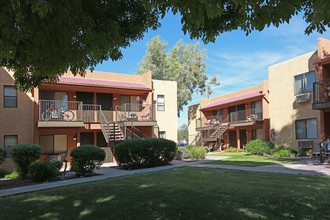 Vista Montana Apartments in Tucson, AZ - Foto de edificio - Building Photo