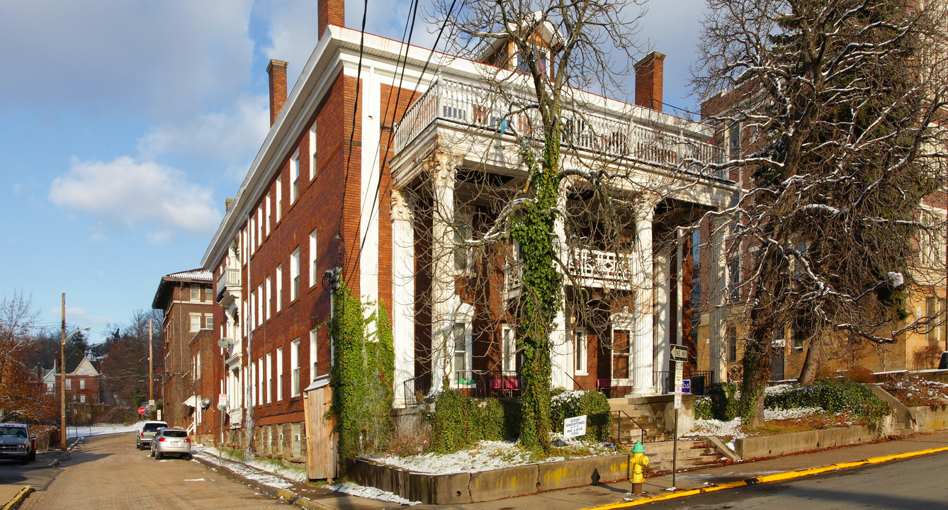 735 Wallace Ave in Pittsburgh, PA - Foto de edificio