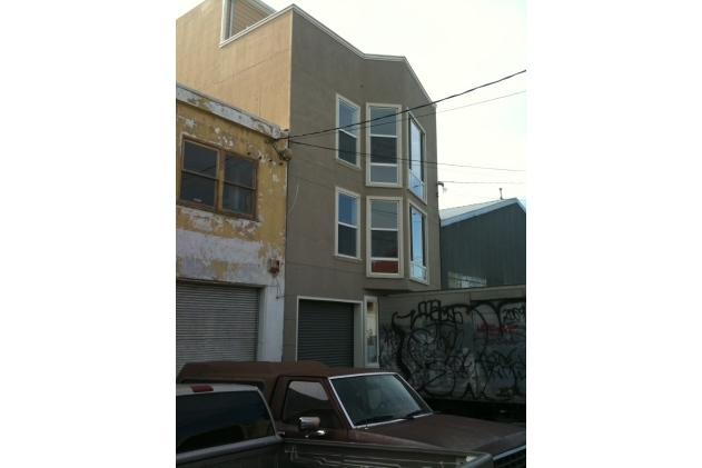 1675 Jerrold Ave in San Francisco, CA - Foto de edificio - Building Photo