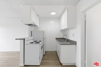 711 Machado Dr in Los Angeles, CA - Building Photo - Building Photo