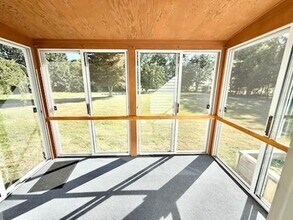 480 Oliphant Ln in Middletown, RI - Building Photo - Building Photo