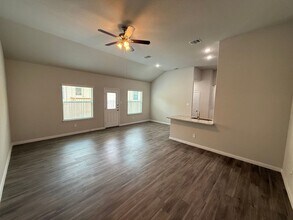 444 Emma Dr in New Braunfels, TX - Building Photo - Building Photo