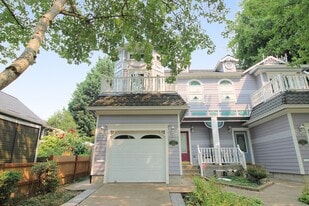 1209 SE Sherrett St in Portland, OR - Building Photo