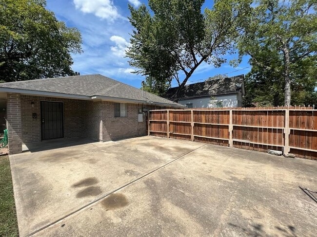 property at 915 Pinckney St