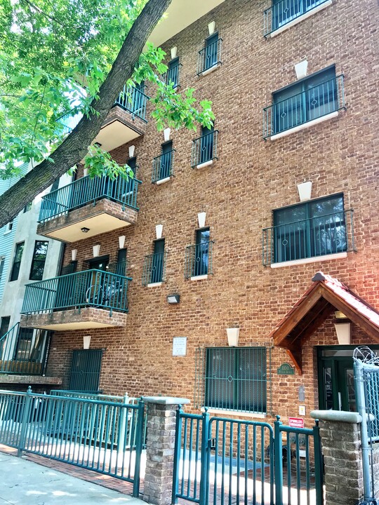 1100 Putnam Ave in Brooklyn, NY - Building Photo