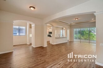 9614 Greenpointe Dr in Tampa, FL - Foto de edificio - Building Photo