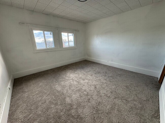 708 E 2nd Ave N in Columbus, MT - Building Photo - Building Photo