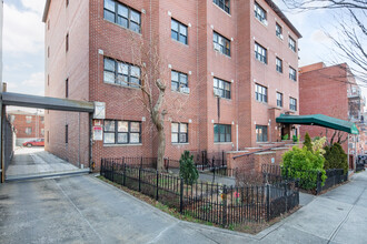 Corona Plaza Condominiums in Corona, NY - Building Photo - Building Photo