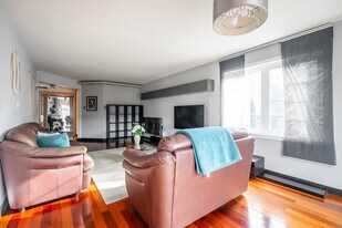 122 Crosby Ave in Richmond Hill, ON - Building Photo