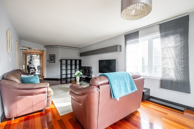 property at 122 Crosby Ave