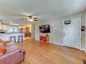 70 Concord Crescent in Newport News, VA - Building Photo - Building Photo