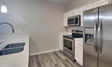 4958 Key Lime Dr, Unit 305 in Jacksonville, FL - Foto de edificio - Building Photo