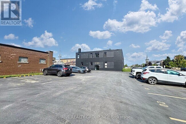 16 Hincks St in St Thomas, ON - Building Photo - Building Photo