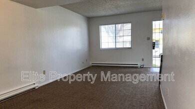 25 Royal Crest Dr in Pueblo, CO - Building Photo - Building Photo