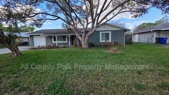 2014 Woodbriar Loop N in Lakeland, FL - Building Photo
