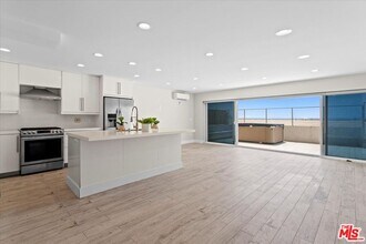 6955 Trolleyway S in Los Angeles, CA - Building Photo - Building Photo