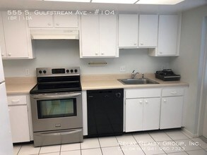 555 S Gulfstream Ave-Unit -#104 in Sarasota, FL - Building Photo - Building Photo