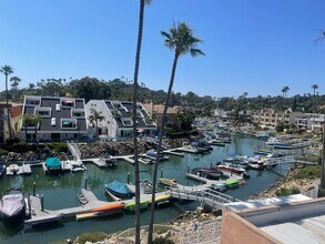 4705 Marina Dr in Carlsbad, CA - Foto de edificio - Building Photo