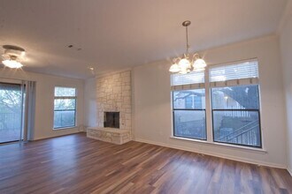 1922 Holly Hill Dr in Austin, TX - Building Photo - Building Photo