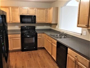 810 Wedgewood Cir in Lake In The Hills, IL - Building Photo - Building Photo