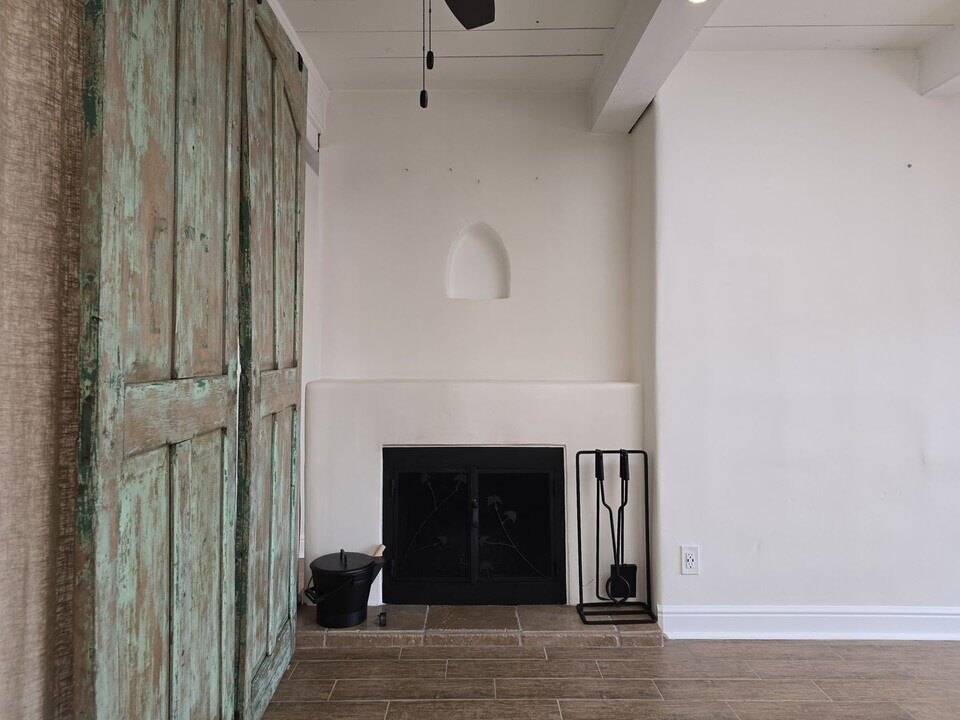 113 Camino Escondido in Santa Fe, NM - Building Photo