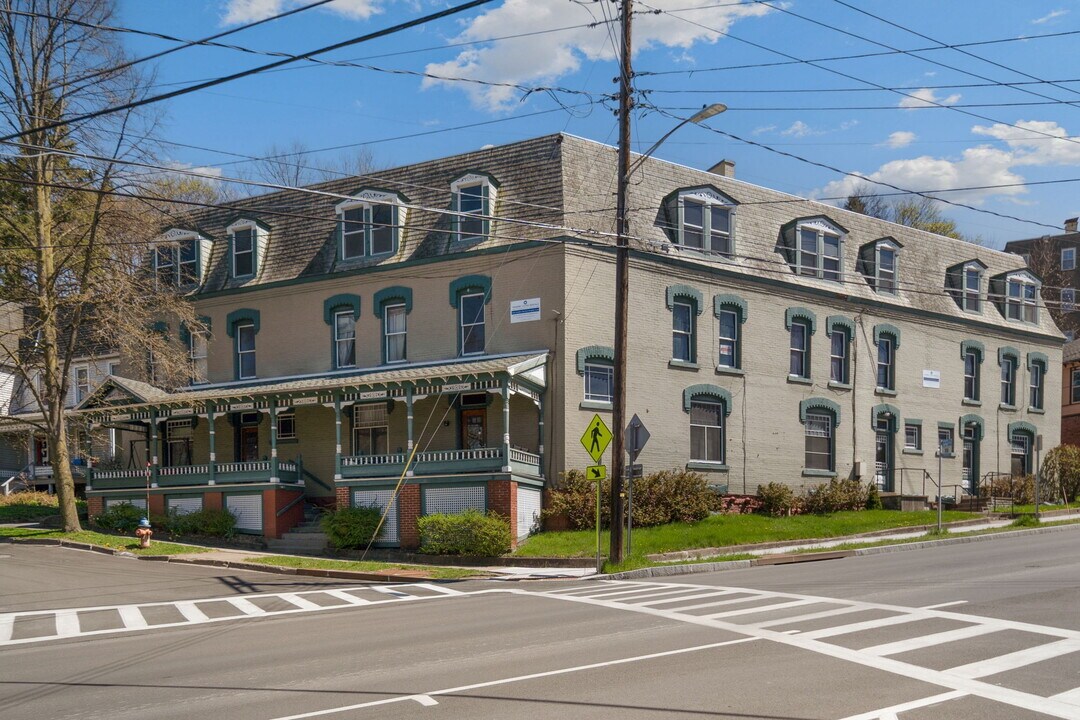 101 N Quarry St in Ithaca, NY - Foto de edificio