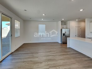 8428 Flagpole Loop Ave in Las Vegas, NV - Building Photo - Building Photo