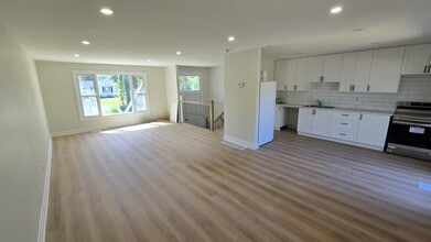 698 Burton Dr in Innisfil, ON - Building Photo - Building Photo