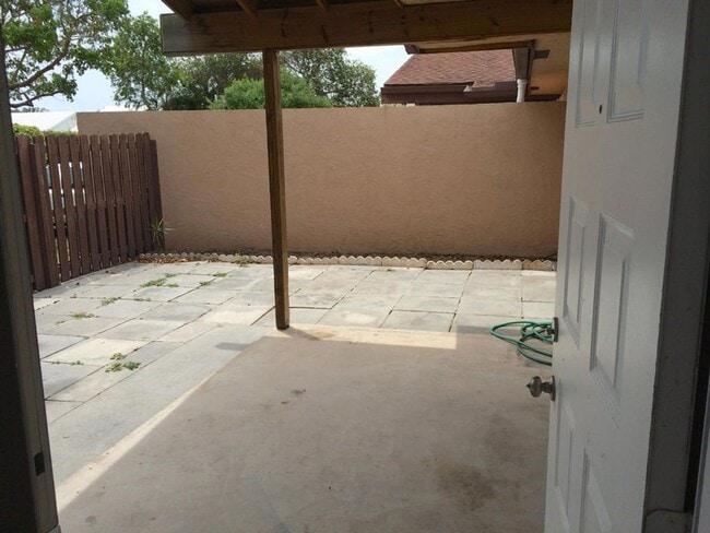 2080 SW 24th Cir in Boynton Beach, FL - Building Photo - Building Photo