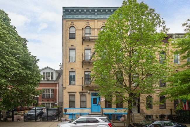 98 Hull St in Brooklyn, NY - Building Photo - Building Photo