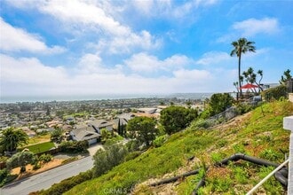 3921 Calle Real in San Clemente, CA - Foto de edificio - Building Photo
