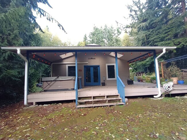 4060 NE Kedros Dr in Poulsbo, WA - Building Photo - Building Photo