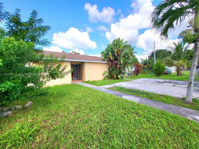property at 17090 SW 101st Ave