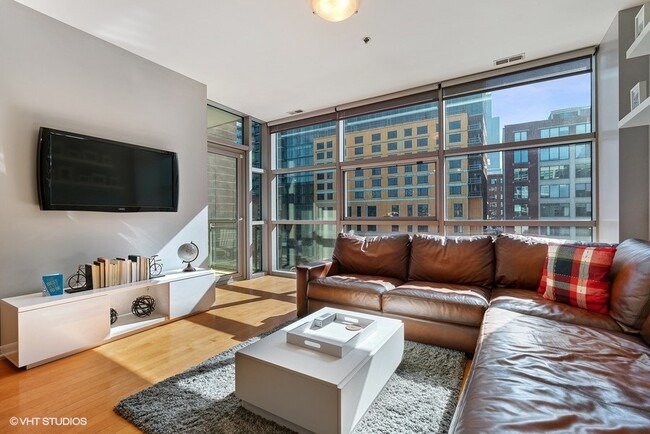 225 S Sangamon St, Unit 402 in Chicago, IL - Building Photo - Building Photo