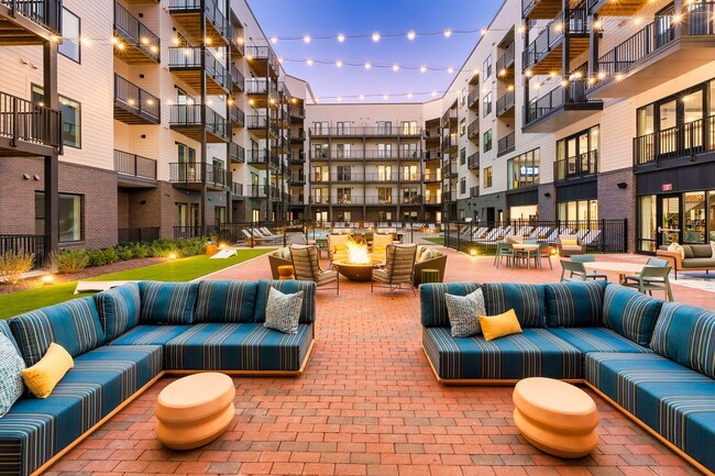 The Galaxy at Polaris in Columbus, OH - Building Photo - Building Photo