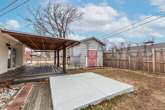 2210 W Columbine Ln in Wichita, KS - Building Photo - Building Photo