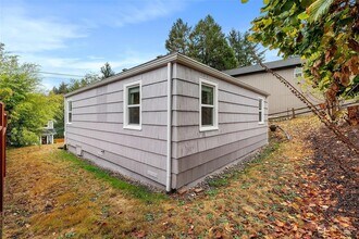 916 Hull Ave in Port Orchard, WA - Building Photo - Building Photo