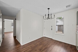 2907 W Slaughter Ln in Austin, TX - Building Photo - Building Photo