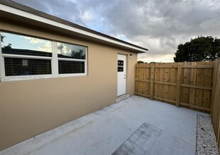 575 E 22nd St in Hialeah, FL - Building Photo - Building Photo