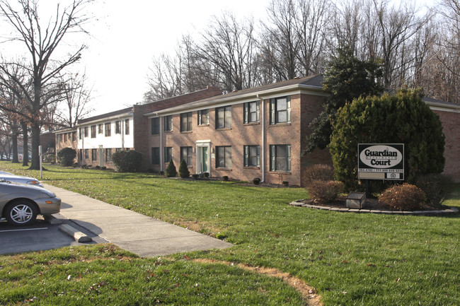 Guardian Court in Louisville, KY - Foto de edificio - Building Photo