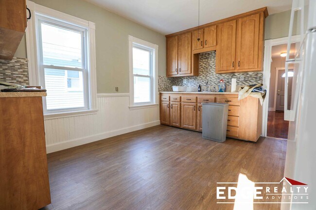 90 Hobart St, Unit 1 in Boston, MA - Building Photo - Building Photo