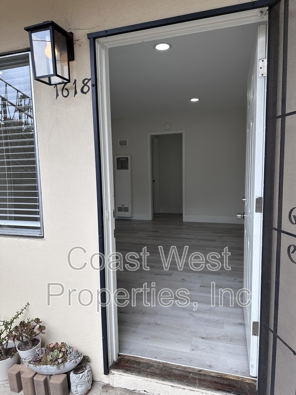 property at 1618 Reed Ave