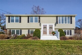 73 Maxwell Dr in Plantsville, CT - Building Photo - Building Photo