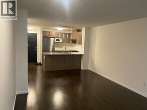 3156 Dayanee Springs Blvd in Coquitlam, BC - Building Photo - Building Photo