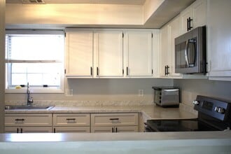 607 Spring Meadow Rd in South Windsor, CT - Building Photo - Building Photo