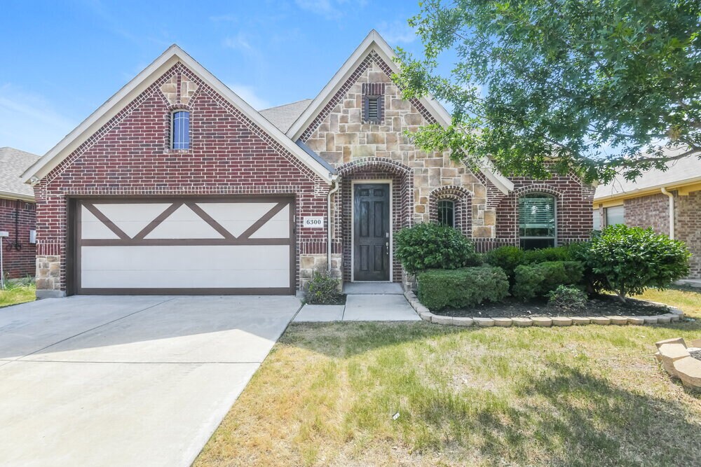 6300 Chalk Hollow Dr in Fort Worth, TX - Building Photo